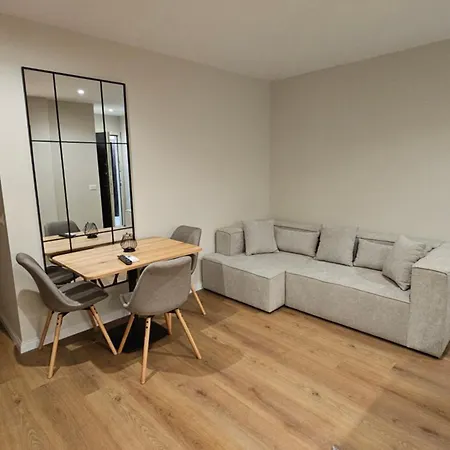 Jacuzzi Living Center 2