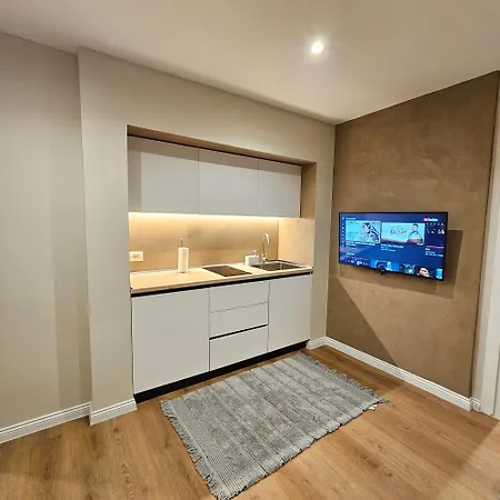 Jacuzzi Living Center 2 公寓 *