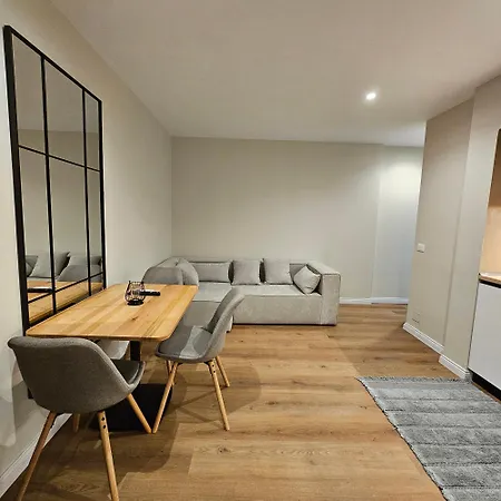 Jacuzzi Living Center 2 公寓