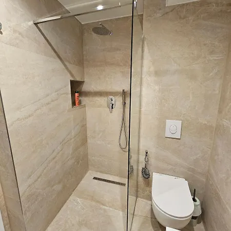 Jacuzzi Living Center 2 Apartment *