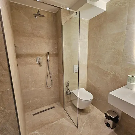 Jacuzzi Living Center 2