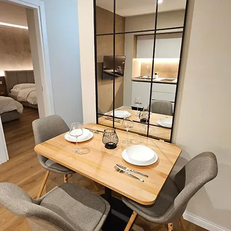 Jacuzzi Living Center 2