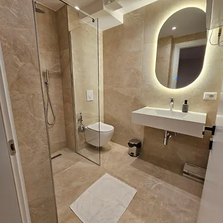 Jacuzzi Living Center 2 Apartment *