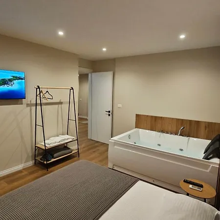 Jacuzzi Living Center 2 地拉那