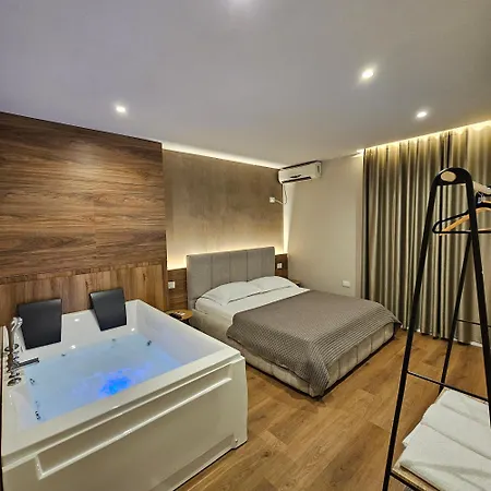 Jacuzzi Living Center 2 *