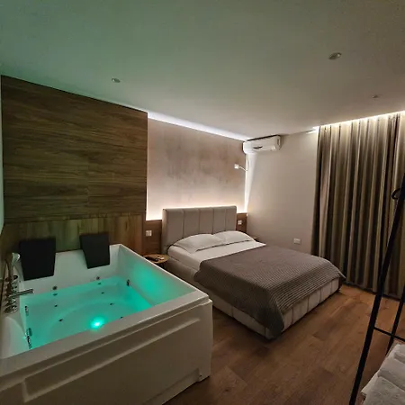 Jacuzzi Living Center 2 * Tirana