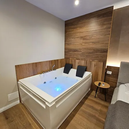 Appartamento Jacuzzi Living Center 2