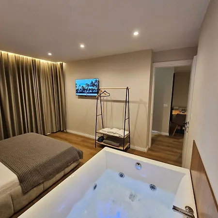 Jacuzzi Living Center 2 * ティラナ