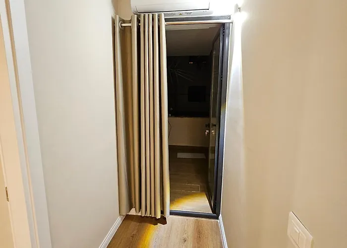 Jacuzzi Living Center 2 Apartman Tirana