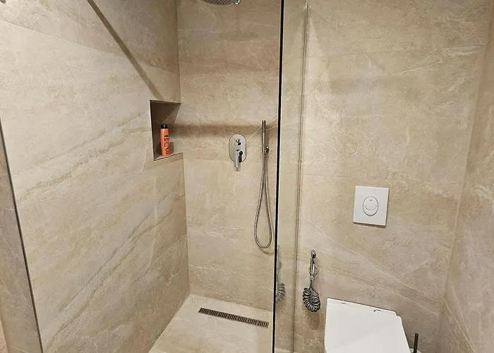 Jacuzzi Living Center 2 Apartman *